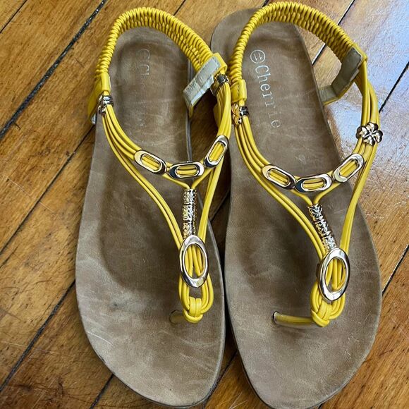 Cherrichella Sandals Thongs Women's 11 Yellow and Tan Y2K - Picture 1 of 6